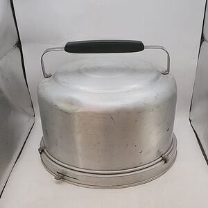 Vintage Mirro Aluminum Locking Cake Saver/Carrier
